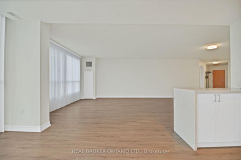 Photo 8 at 3301 - 5 Concorde Place, Don Mills, Toronto