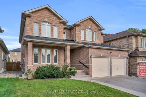 Photo 2 at 9 Emily Court, Oak Ridges Lake Wilcox, Richmond Hill