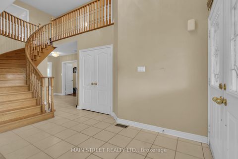 Photo 5 at 9 Emily Court, Oak Ridges Lake Wilcox, Richmond Hill