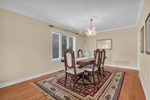 Photo 7 at 9 Emily Court, Oak Ridges Lake Wilcox, Richmond Hill