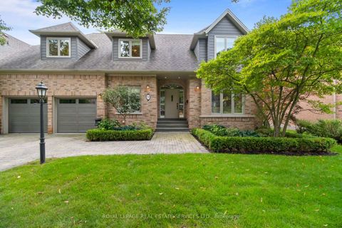 Photo 2 at 39 Rockingham Drive, Rosethorn, Toronto