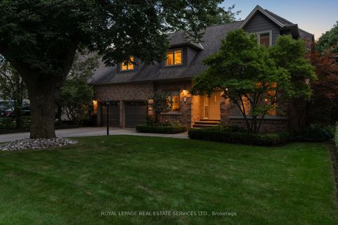Photo 3 at 39 Rockingham Drive, Rosethorn, Toronto