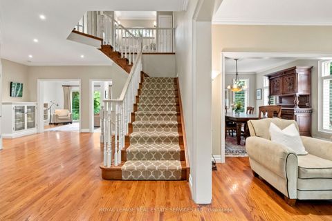 Photo 4 at 39 Rockingham Drive, Rosethorn, Toronto