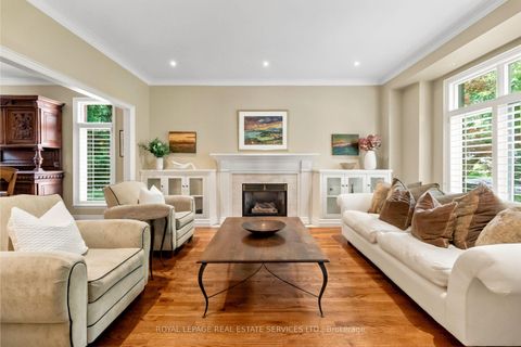Photo 5 at 39 Rockingham Drive, Rosethorn, Toronto
