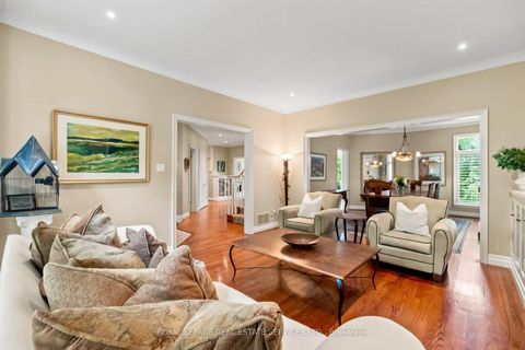 Photo 7 at 39 Rockingham Drive, Rosethorn, Toronto