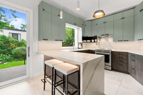 Photo 10 at 39 Rockingham Drive, Rosethorn, Toronto