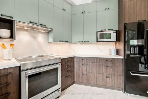 Photo 12 at 39 Rockingham Drive, Rosethorn, Toronto