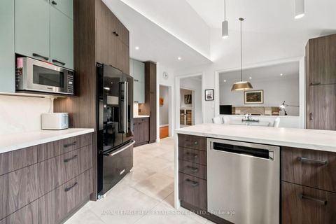 Photo 13 at 39 Rockingham Drive, Rosethorn, Toronto