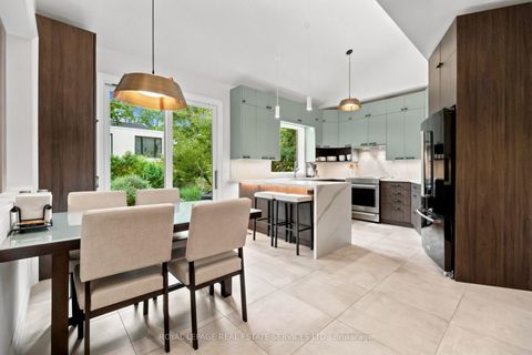 Photo 14 at 39 Rockingham Drive, Rosethorn, Toronto