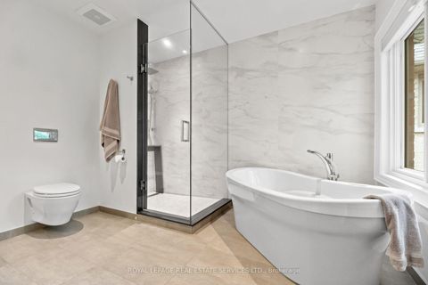 Photo 24 at 39 Rockingham Drive, Rosethorn, Toronto