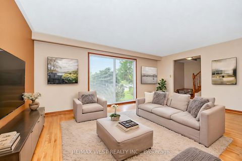 Photo 2 at 16 Opal Court, Jamestown, Toronto