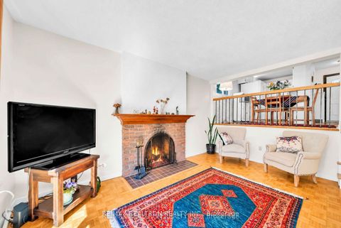 Photo 5 at 199 Weldrick Road W, North Richvale, Richmond Hill