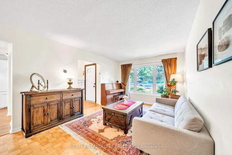 Photo 7 at 199 Weldrick Road W, North Richvale, Richmond Hill