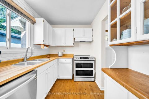 Photo 13 at 199 Weldrick Road W, North Richvale, Richmond Hill