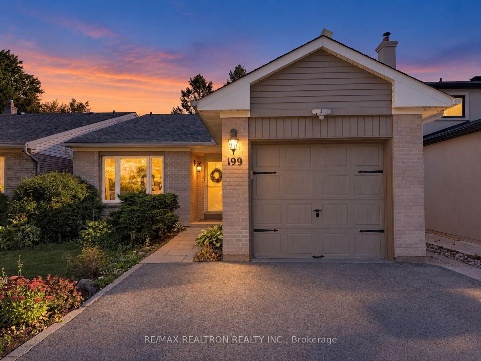 199 Weldrick Road W, North Richvale, Richmond Hill photo number 2