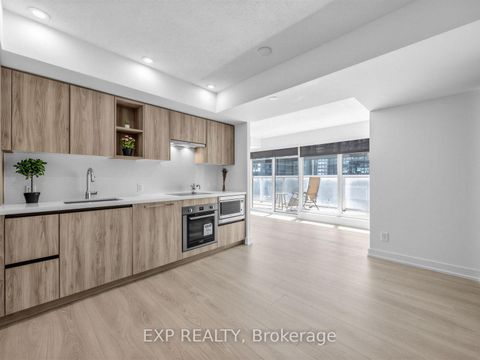 Photo 2 at 611 - 19 Bathurst Street, Waterfront Communities C1, Toronto