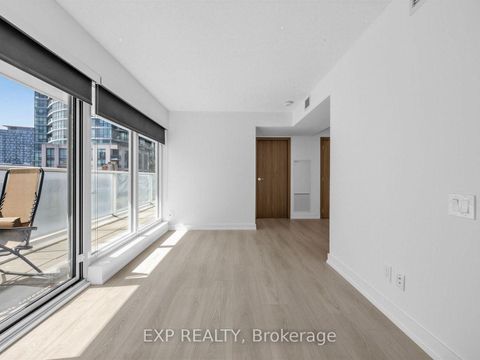Photo 9 at 611 - 19 Bathurst Street, Waterfront Communities C1, Toronto