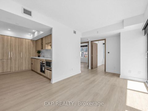 Photo 12 at 611 - 19 Bathurst Street, Waterfront Communities C1, Toronto