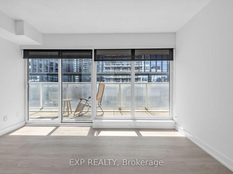 Photo 14 at 611 - 19 Bathurst Street, Waterfront Communities C1, Toronto