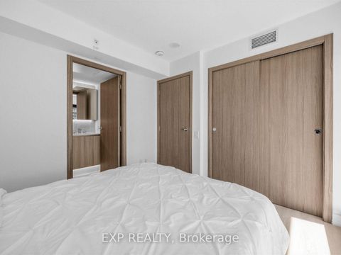 Photo 18 at 611 - 19 Bathurst Street, Waterfront Communities C1, Toronto