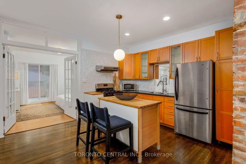 Photo 8 at 24 Manning Avenue, Bellwoods, Toronto