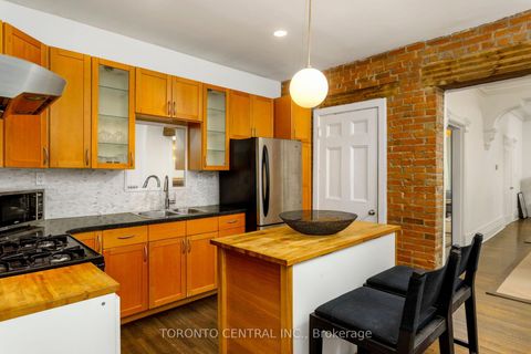 Photo 9 at 24 Manning Avenue, Bellwoods, Toronto