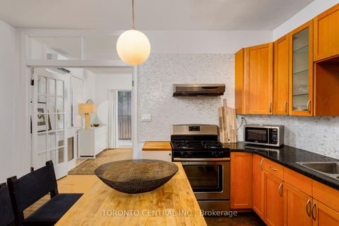Photo 10 at 24 Manning Avenue, Bellwoods, Toronto