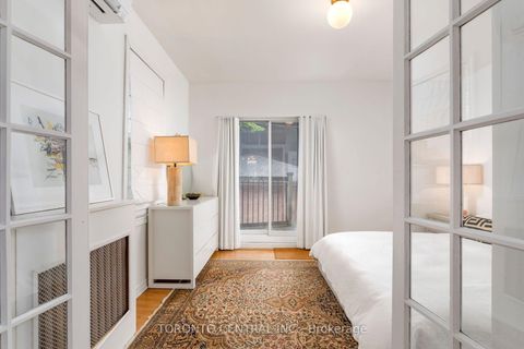Photo 11 at 24 Manning Avenue, Bellwoods, Toronto