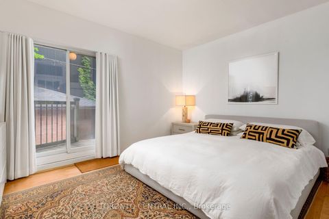 Photo 12 at 24 Manning Avenue, Bellwoods, Toronto