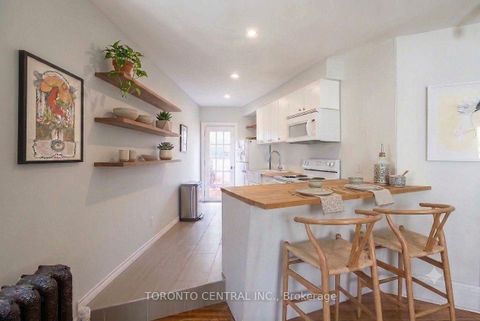 Photo 22 at 24 Manning Avenue, Bellwoods, Toronto
