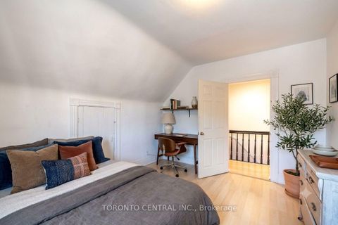 Photo 24 at 24 Manning Avenue, Bellwoods, Toronto