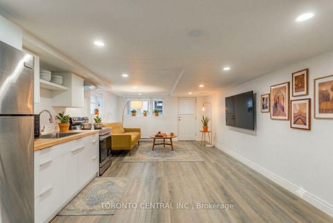 Photo 27 at 24 Manning Avenue, Bellwoods, Toronto