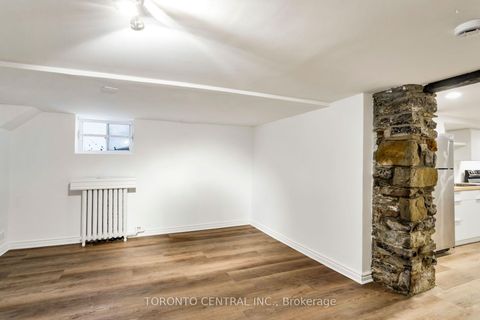 Photo 29 at 24 Manning Avenue, Bellwoods, Toronto