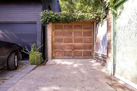 Photo 31 at 24 Manning Avenue, Bellwoods, Toronto