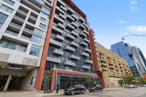Photo 1 at 722 - 560 Front Street W, Waterfront Communities C1, Toronto
