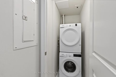 Photo 4 at 722 - 560 Front Street W, Waterfront Communities C1, Toronto