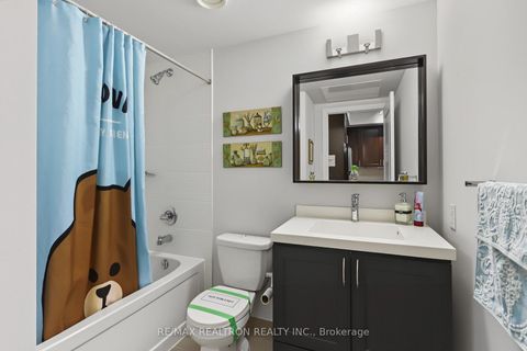 Photo 5 at 722 - 560 Front Street W, Waterfront Communities C1, Toronto