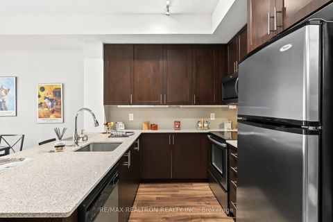 Photo 7 at 722 - 560 Front Street W, Waterfront Communities C1, Toronto