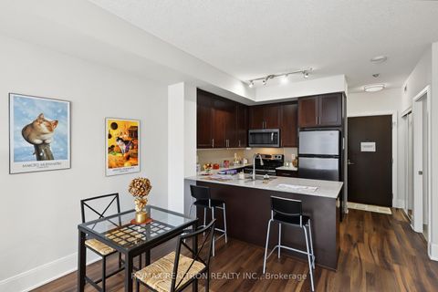 Photo 8 at 722 - 560 Front Street W, Waterfront Communities C1, Toronto