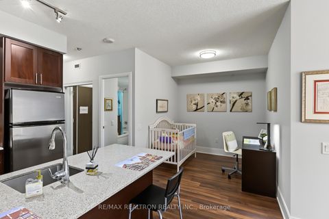 Photo 9 at 722 - 560 Front Street W, Waterfront Communities C1, Toronto