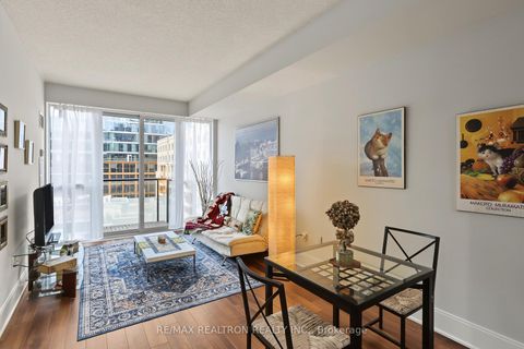 Photo 11 at 722 - 560 Front Street W, Waterfront Communities C1, Toronto