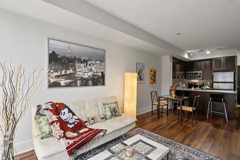 Photo 13 at 722 - 560 Front Street W, Waterfront Communities C1, Toronto