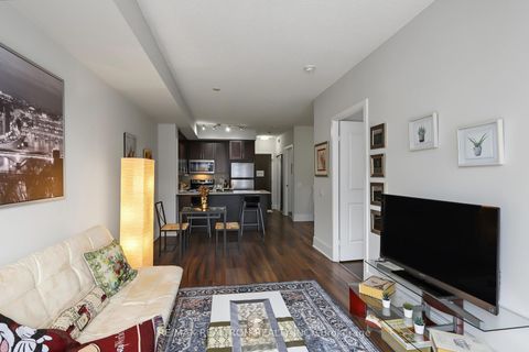 Photo 14 at 722 - 560 Front Street W, Waterfront Communities C1, Toronto