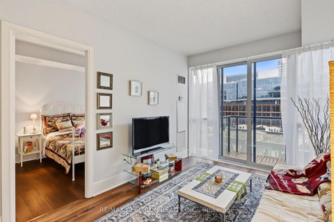 Photo 15 at 722 - 560 Front Street W, Waterfront Communities C1, Toronto
