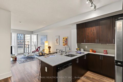 Photo 20 at 722 - 560 Front Street W, Waterfront Communities C1, Toronto