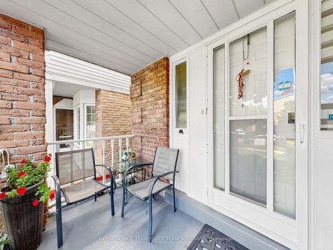 Photo 3 at 32 Rotary Drive, Rouge E11, Toronto