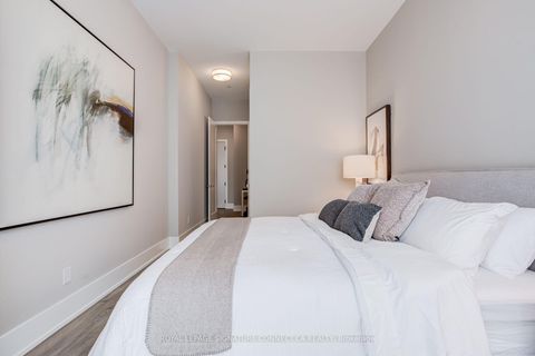 Photo 17 at 107 - 115 Denison Avenue, Chinatown, Toronto