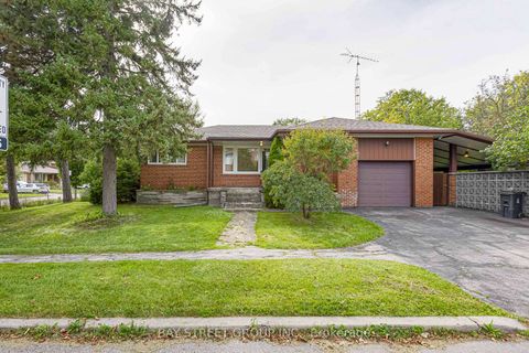 Photo 0 at 260 Moore Park Avenue, Newtonbrook West, Toronto