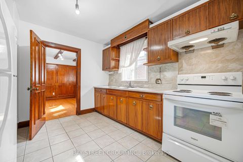 Photo 7 at 260 Moore Park Avenue, Newtonbrook West, Toronto