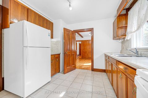 Photo 8 at 260 Moore Park Avenue, Newtonbrook West, Toronto